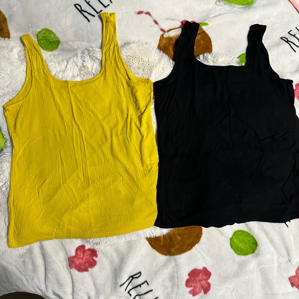 Bundle of Tahari ribbed tank tops. 🩷